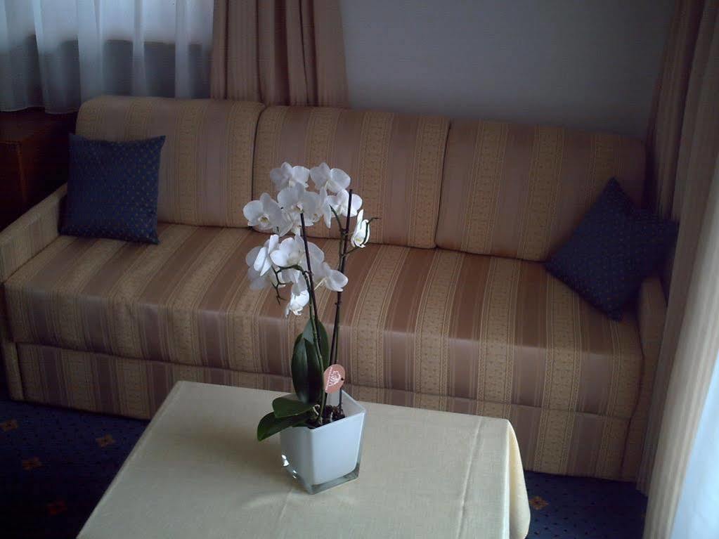 Hotel Montani Morter Екстер'єр фото